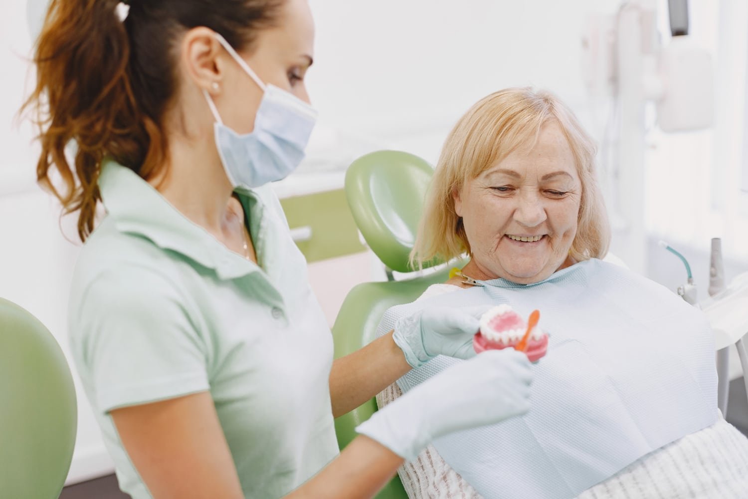 Dental Implants or Dentures –  Which is Better ?
